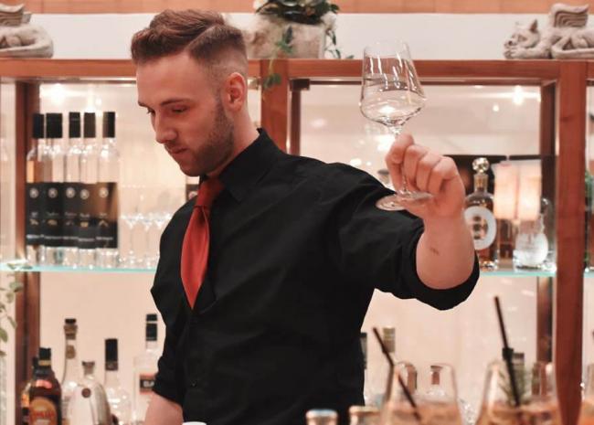 bar bartender